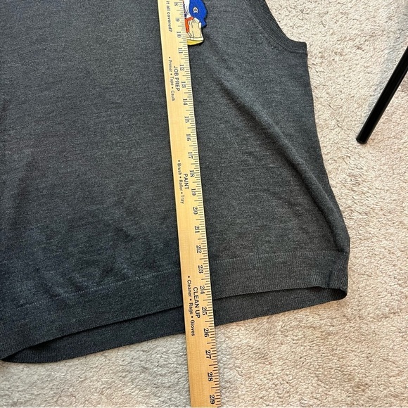 Brooks Brothers Sleeveless Merino Wool Grey Vest V-neck Polo Bear size M - Picture 9 of 9